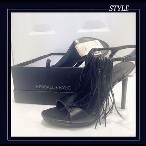 🌟NWT Kendall+Kylie Black fringe leather heels.